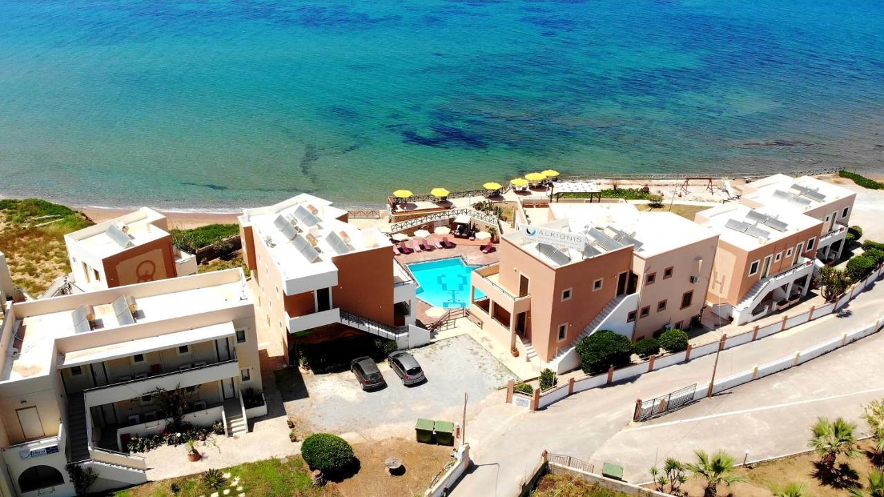 Alkionis Beach Hotel Apartments Sfáka Exterior foto